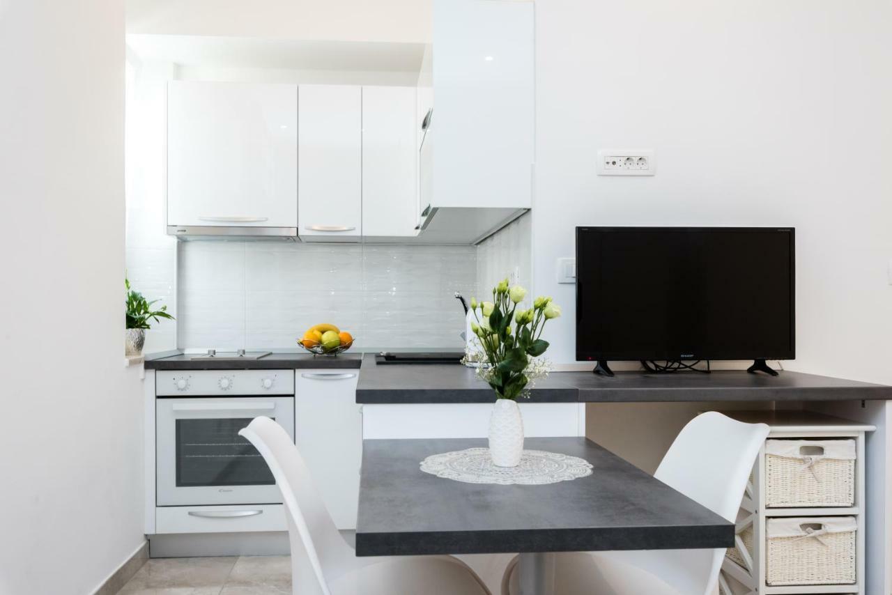 Apartment Matea Split Bagian luar foto